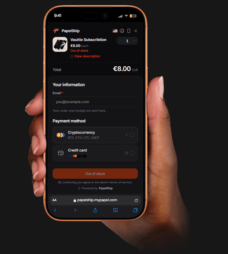 PapelShip-Checkout für das Vaultie-Abo auf einem Smartphone in der Hand, mit Krypto- und Kartenzahlung
